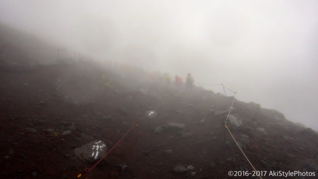 初登山が富士山!なぜか雨の中を単独で富士登山した話