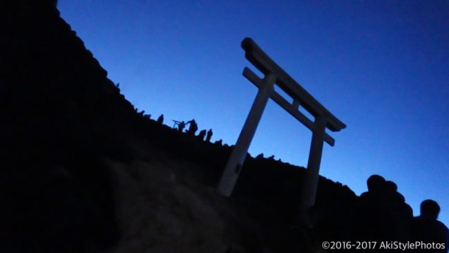 初登山が富士山!なぜか雨の中を単独で富士登山した話