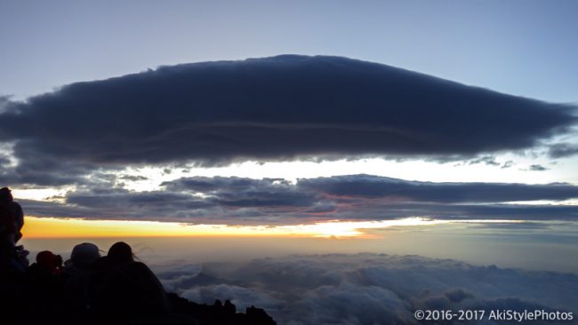 初登山が富士山!なぜか雨の中を単独で富士登山した話