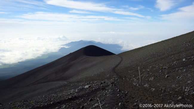 初登山が富士山!なぜか雨の中を単独で富士登山した話