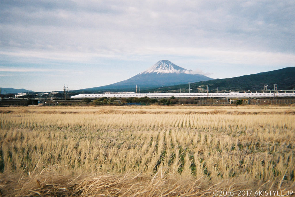 「写ルンです」で撮影した富士山と新幹線