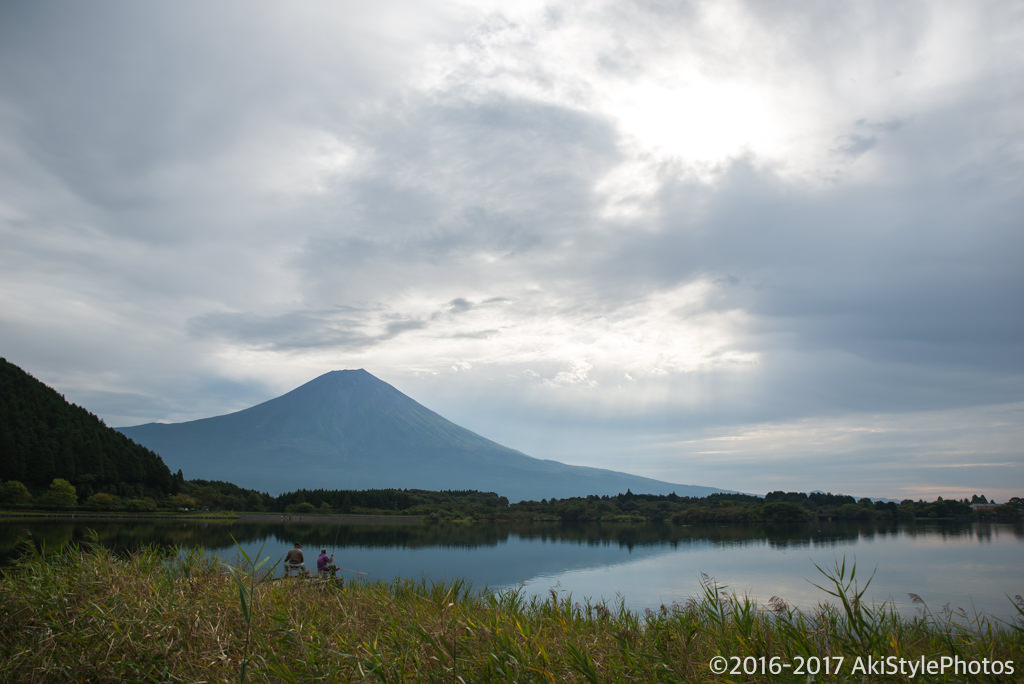 田貫湖からの富士山と晴れ間