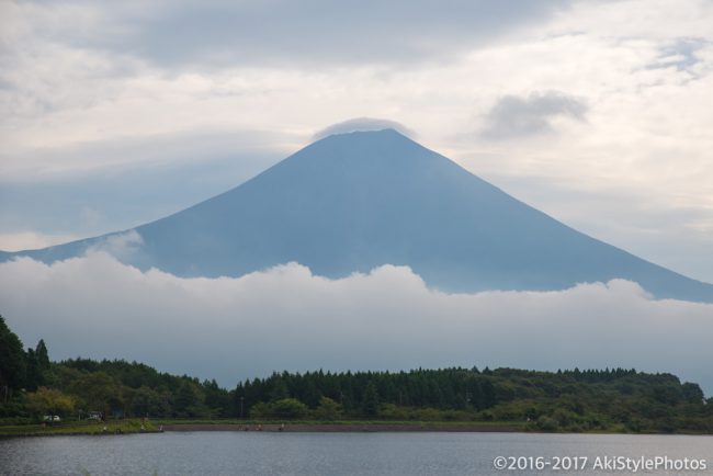 田貫湖からの富士山と笠雲