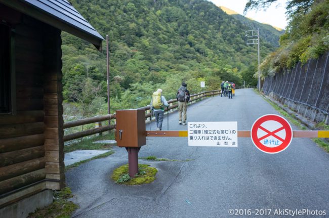 広河原の登山道ゲート