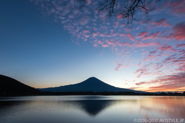 田貫湖からの朝焼けと富士山のリフレクション