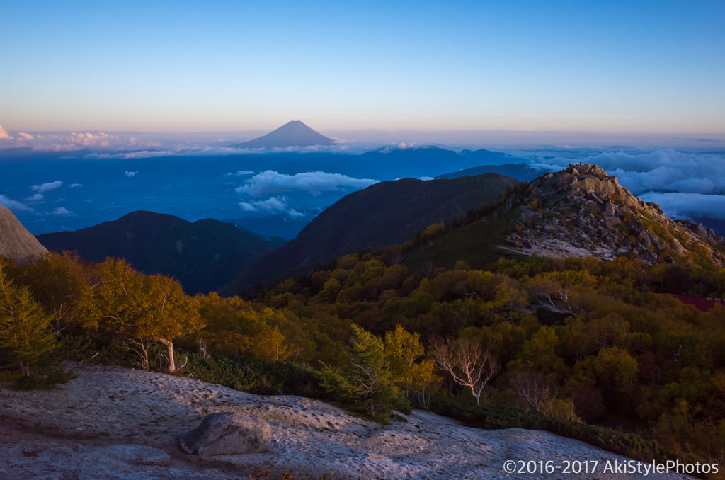 薬師岳から日没と富士山