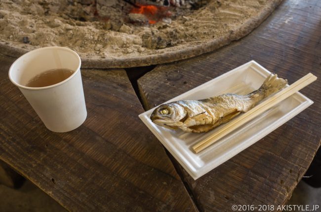 西湖樹氷まつりでヒメマスの塩焼き
