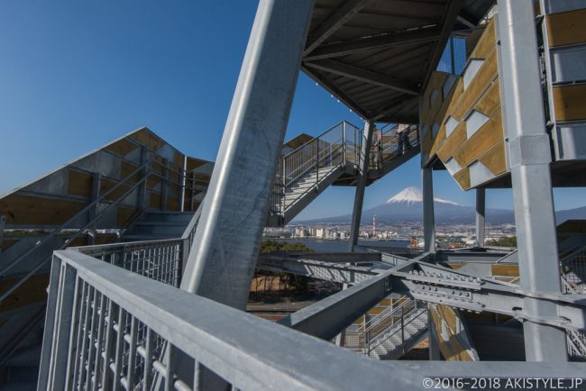 田子の浦みなと公園の富士山ドラゴンタワー