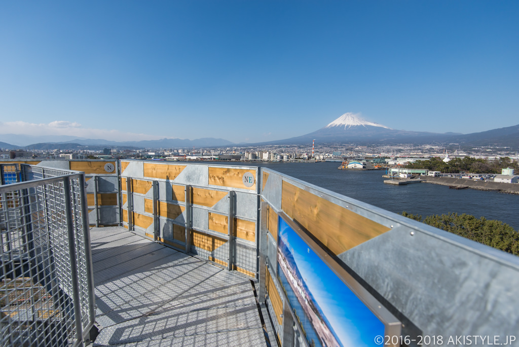 田子の浦みなと公園の富士山ドラゴンタワー