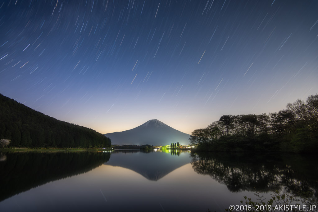 田貫湖で逆さ富士と星の軌跡