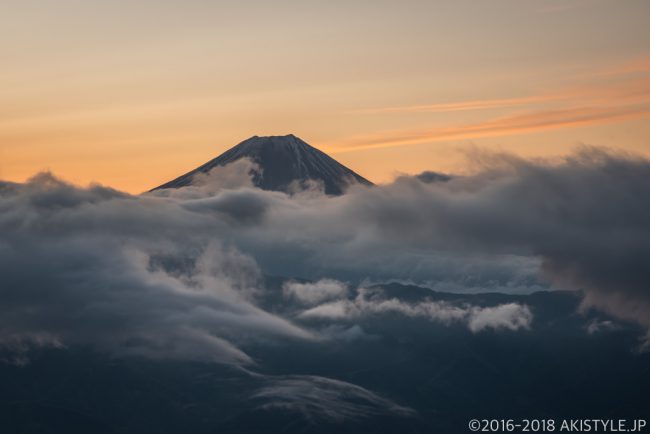 七面山、敬慎院からの雲海と富士山