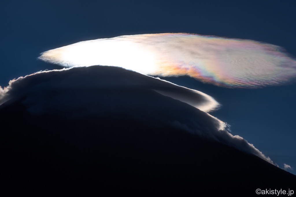 富士山と彩雲