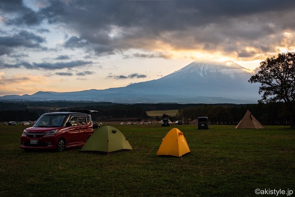 ふもとっぱらで夜明けの富士山