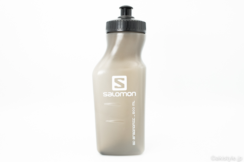 走りながら水分補給するためにボトル付きランニングポーチを購入。SALOMON SENSIBELT | アキスタイルフォト