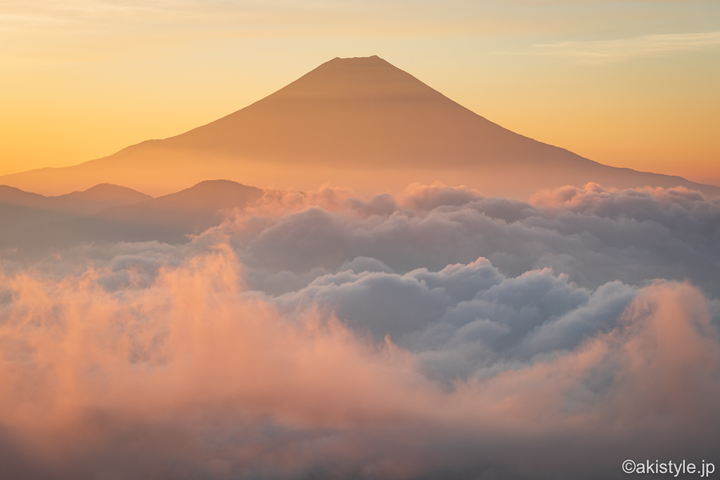 七面山の雲海と富士山