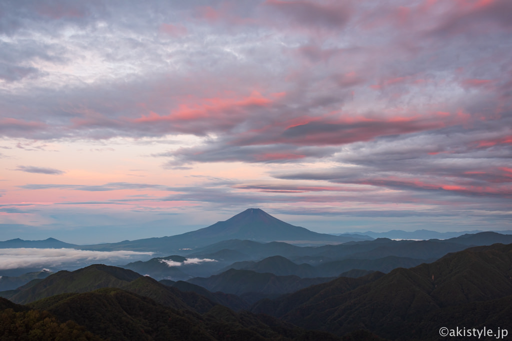 塔ノ岳から朝焼けと富士山