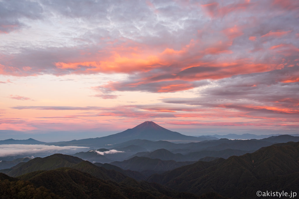 塔ノ岳から朝焼けと富士山