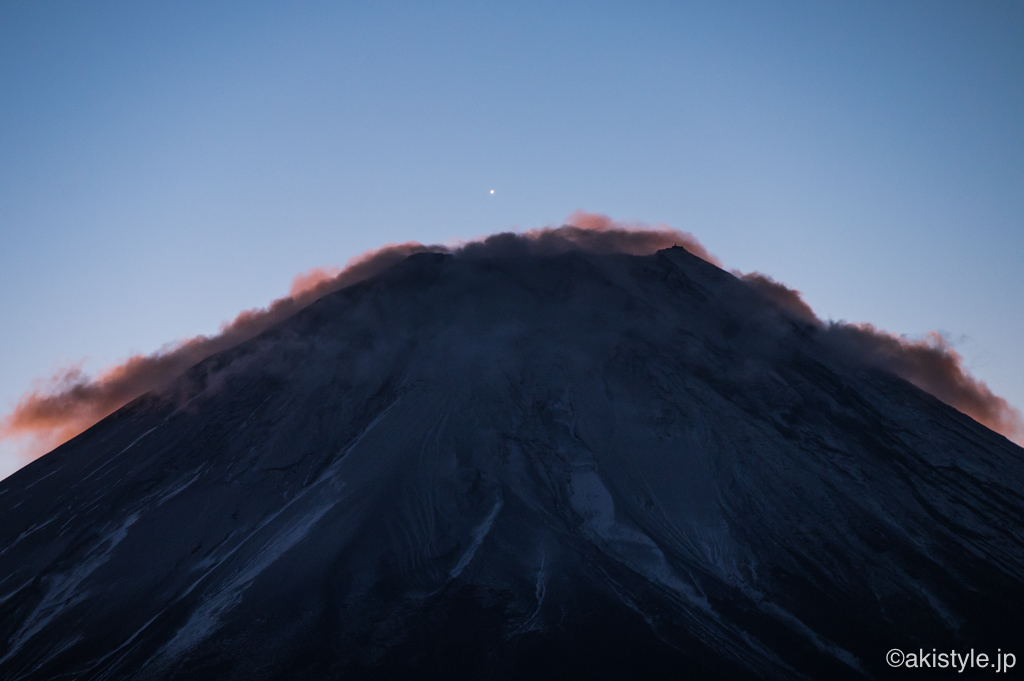 朝焼けする富士山